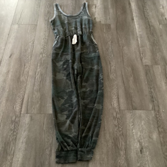 Pants - Camouflage Jumper, Size Medium,  Color Green